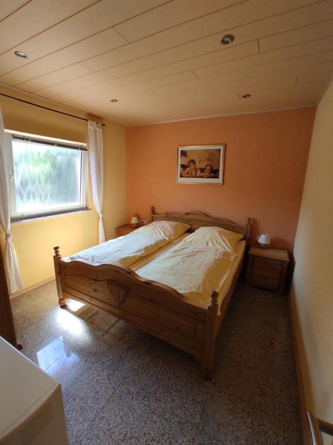 Moselferienweingut Schaefer Apartamento Wintrich Exterior foto