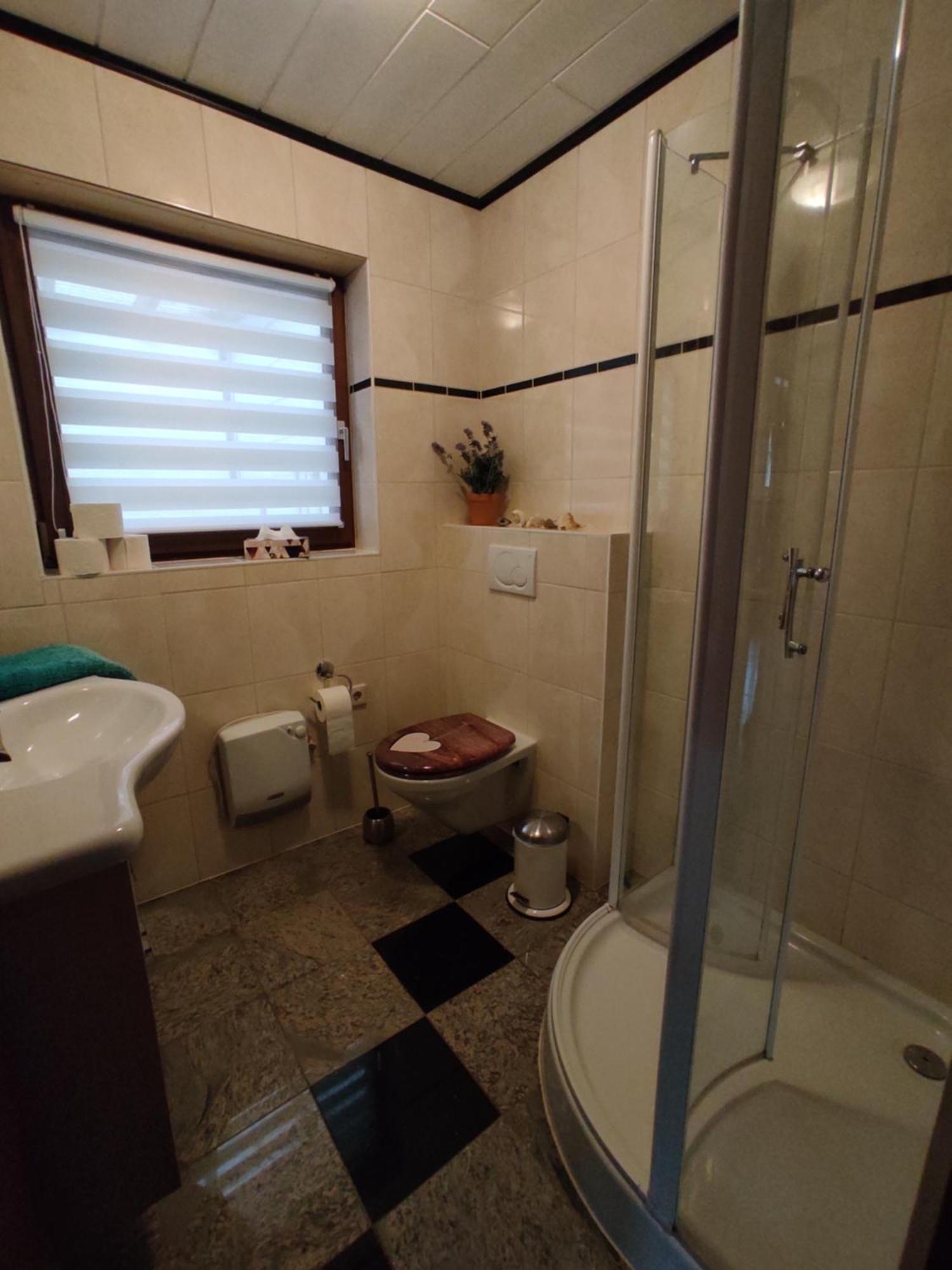 Moselferienweingut Schaefer Apartamento Wintrich Quarto foto