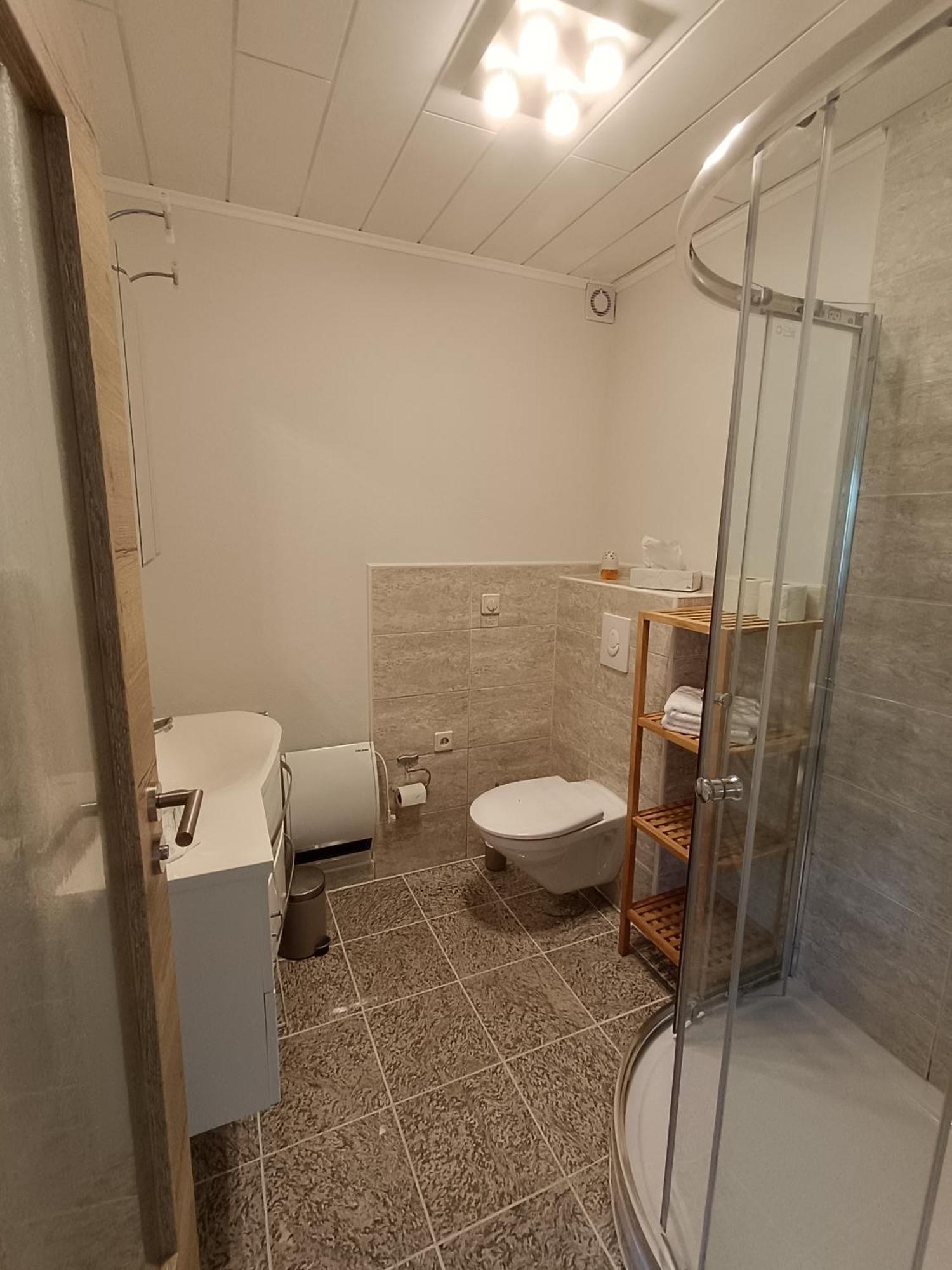 Moselferienweingut Schaefer Apartamento Wintrich Quarto foto