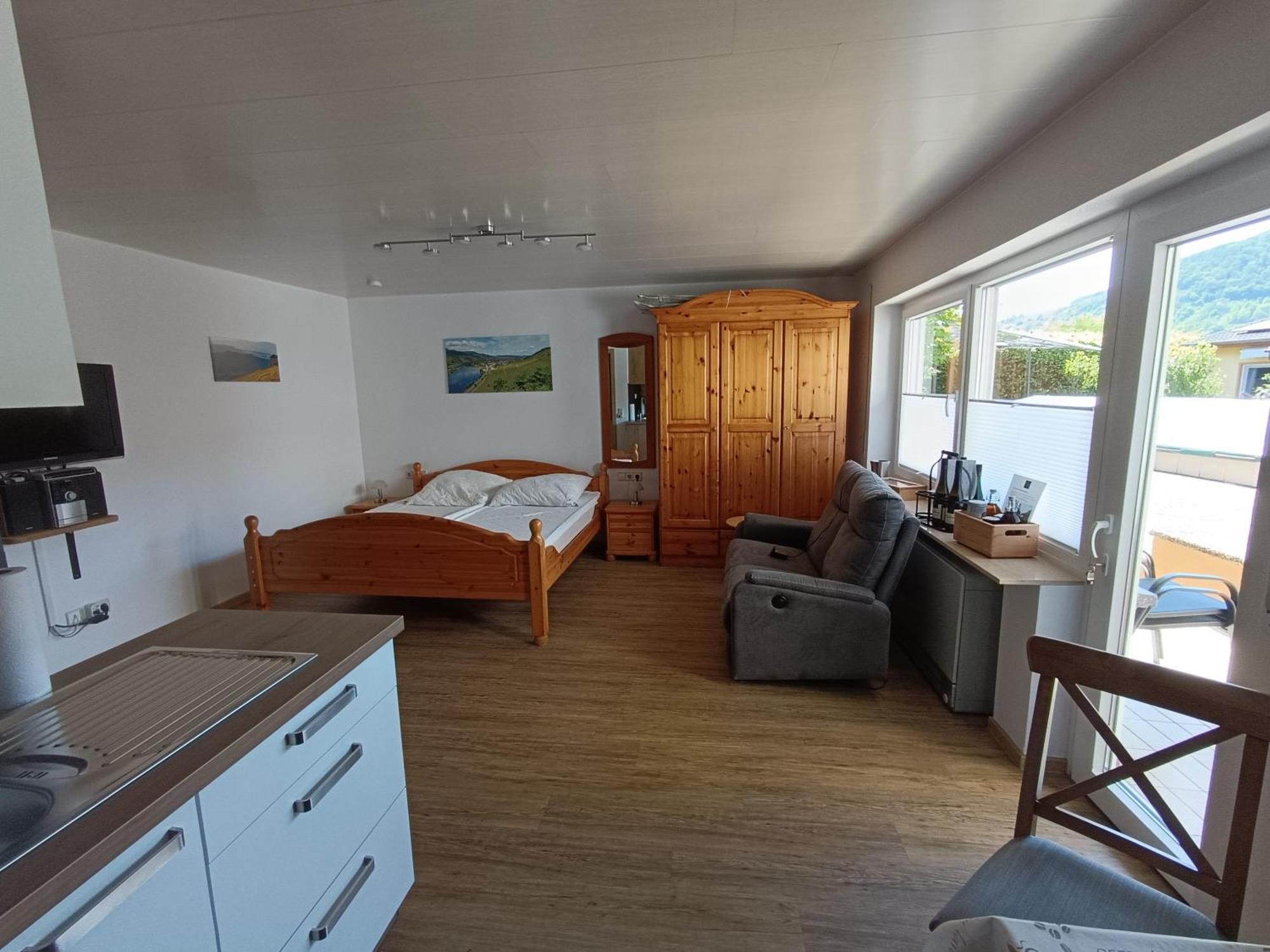 Moselferienweingut Schaefer Apartamento Wintrich Quarto foto