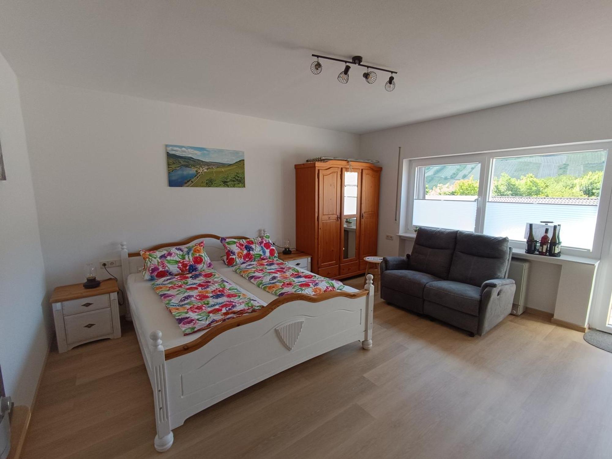 Moselferienweingut Schaefer Apartamento Wintrich Quarto foto