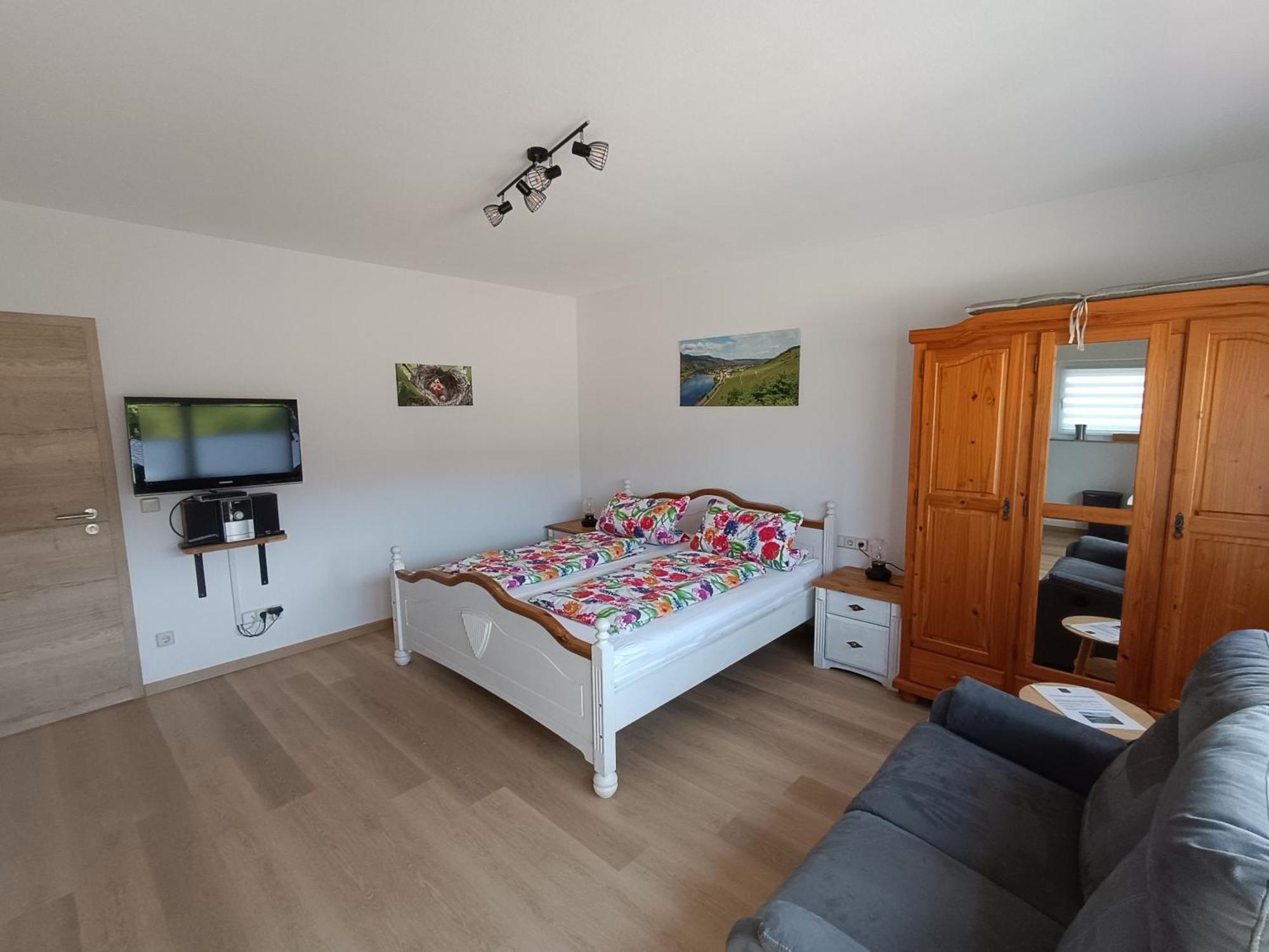 Moselferienweingut Schaefer Apartamento Wintrich Quarto foto